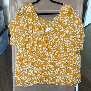 Women’s floral top. XL